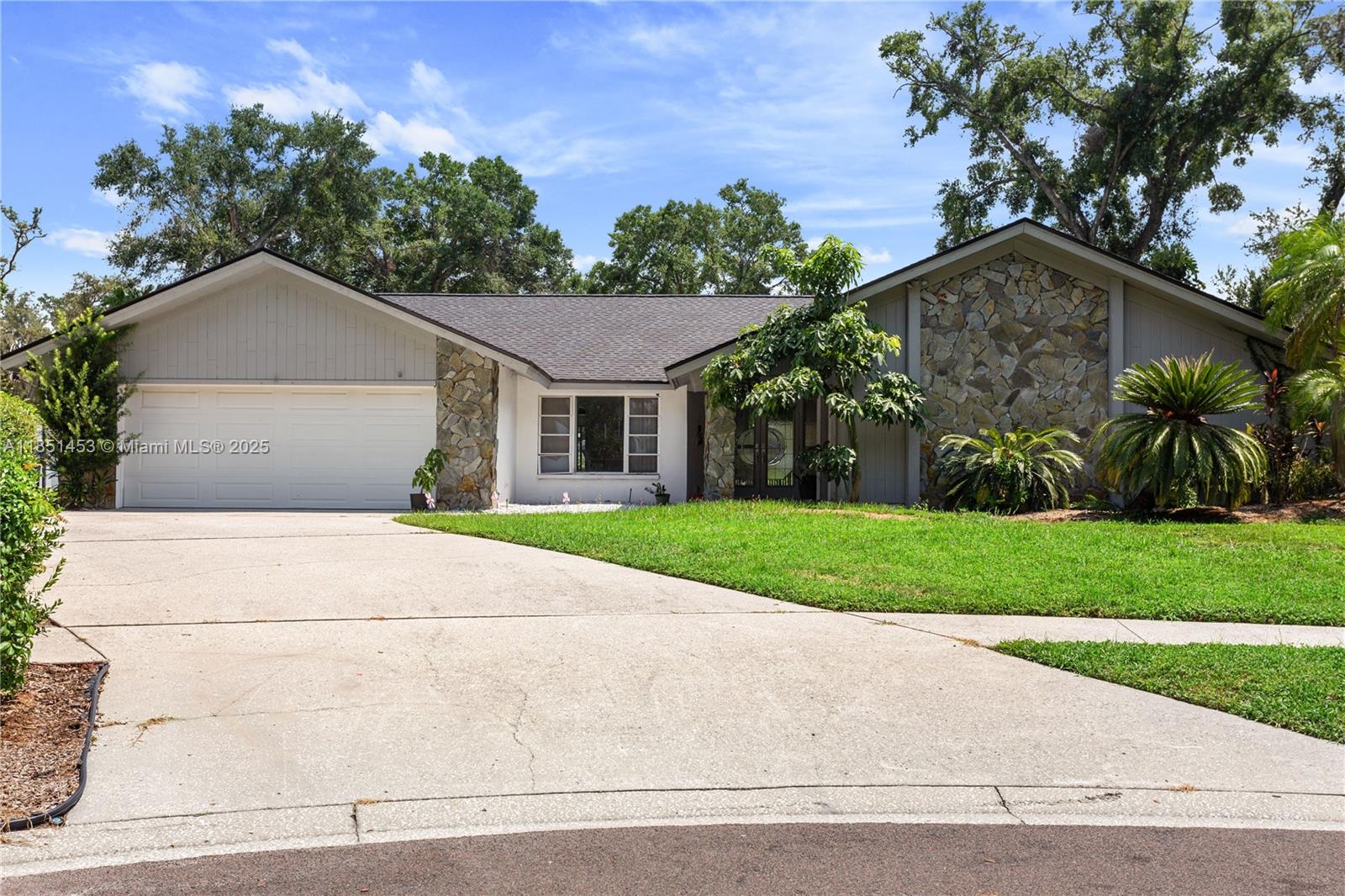 Welcome to this beautifully maintained 4-bedroom, 3-bathroom home featuring a stunning modern kitchen perfect entertaining. Enjoy peace of mind with a roof that's less than two years old. Step outside to your private oasis-screened-in, heated pool ideal for your round enjoyment. This spacious and well-kept property offers the perfect blend of comfort, style and functionality. Conveniently located near shopping, dining, and the local hospital. A must see!!! Make your appointment today to see your dream home!
