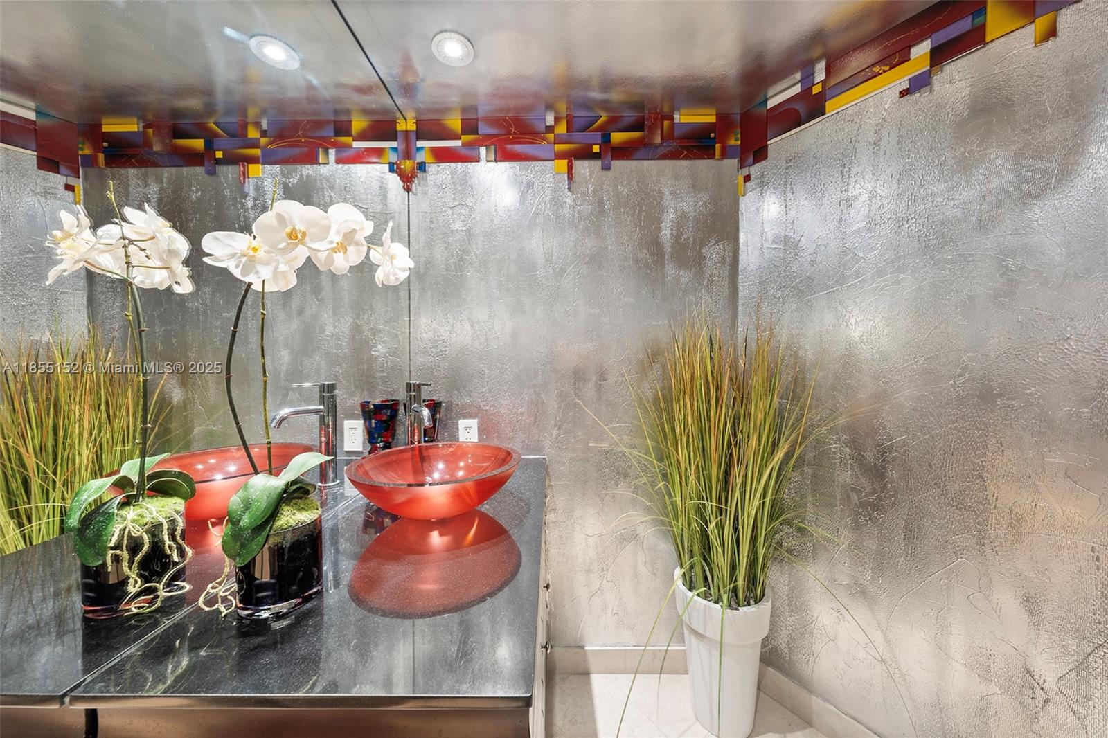 ICON CONDO - Residential