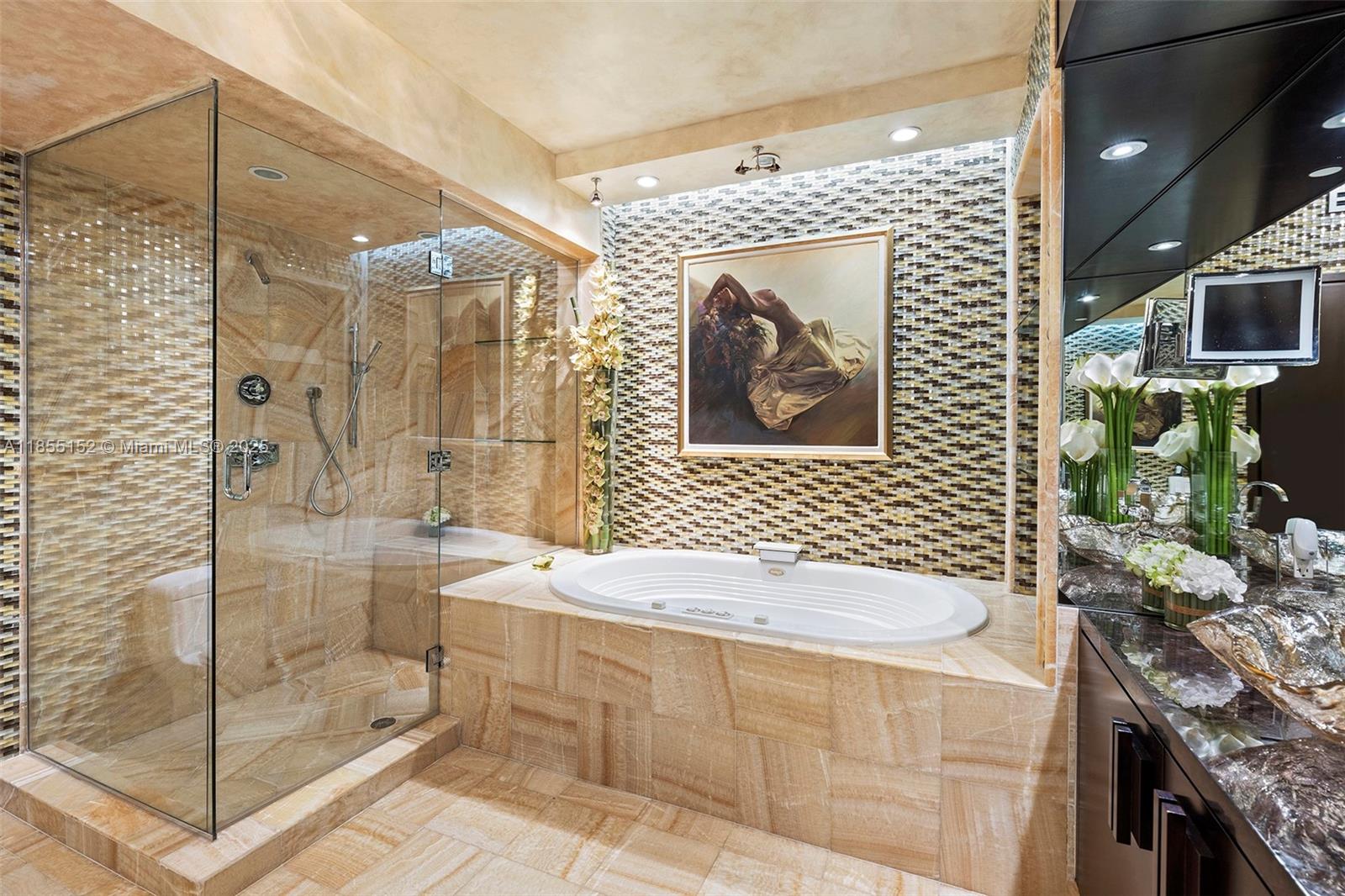 ICON CONDO - Residential