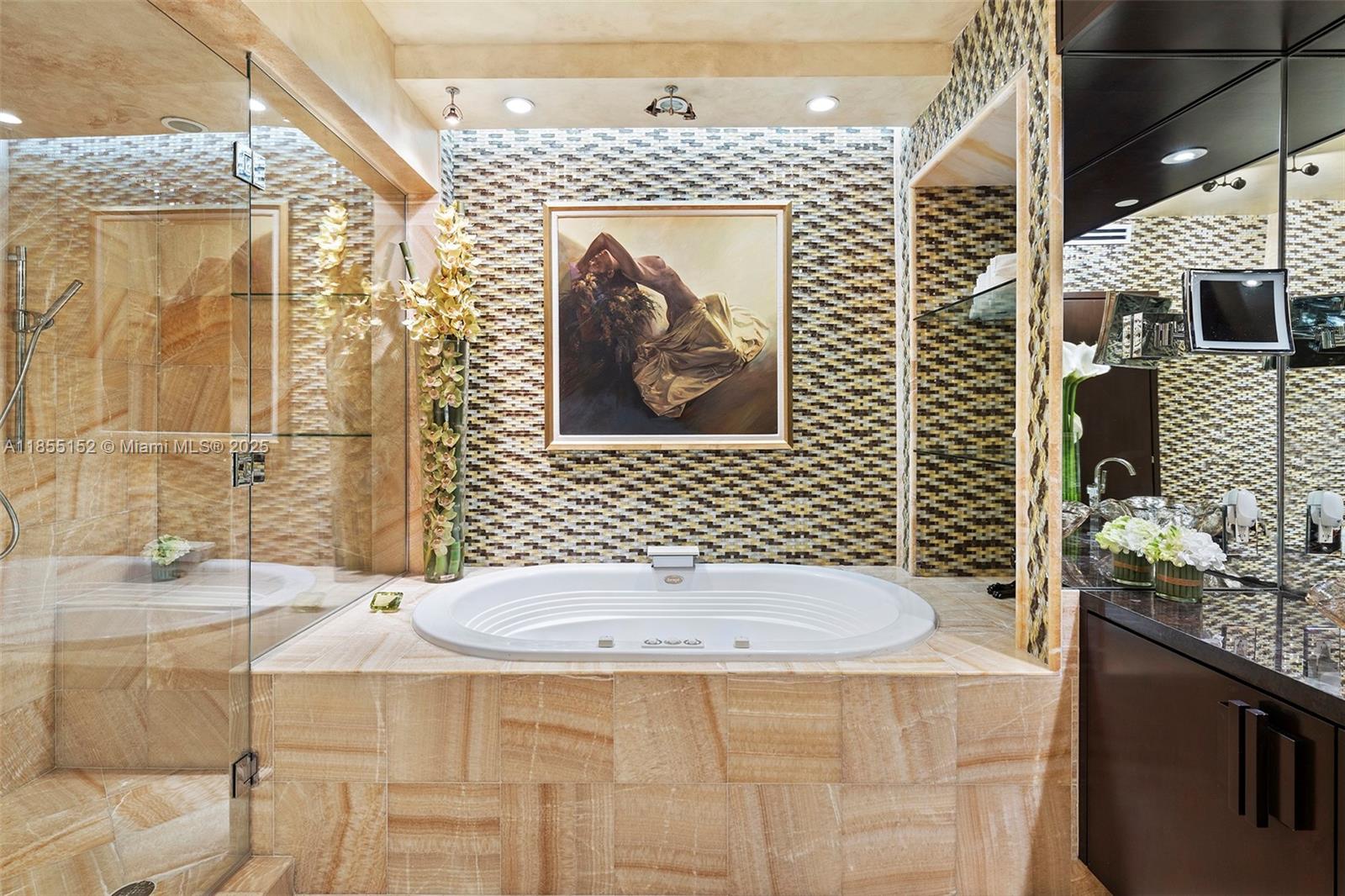 ICON CONDO - Residential