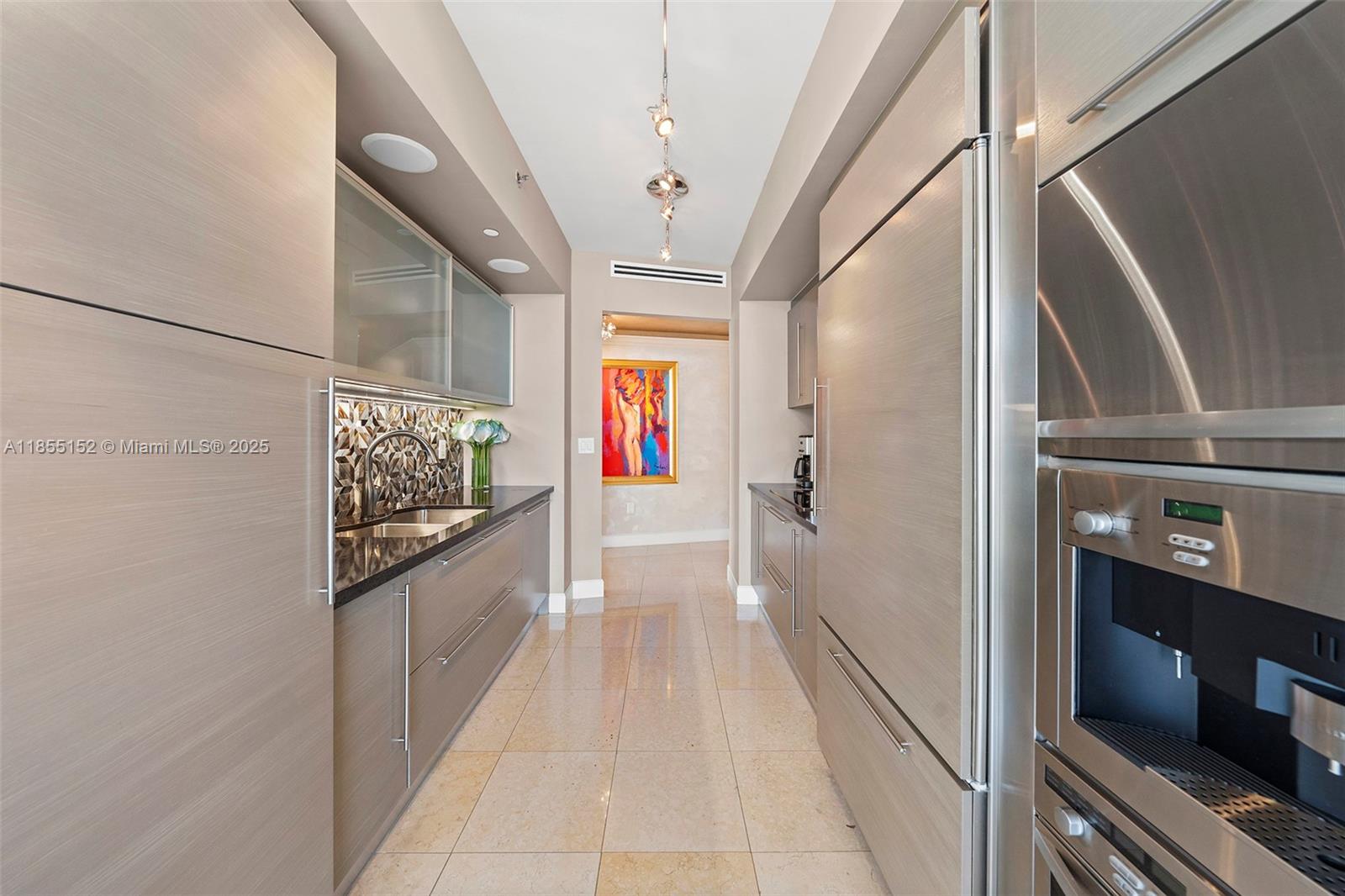 ICON CONDO - Residential