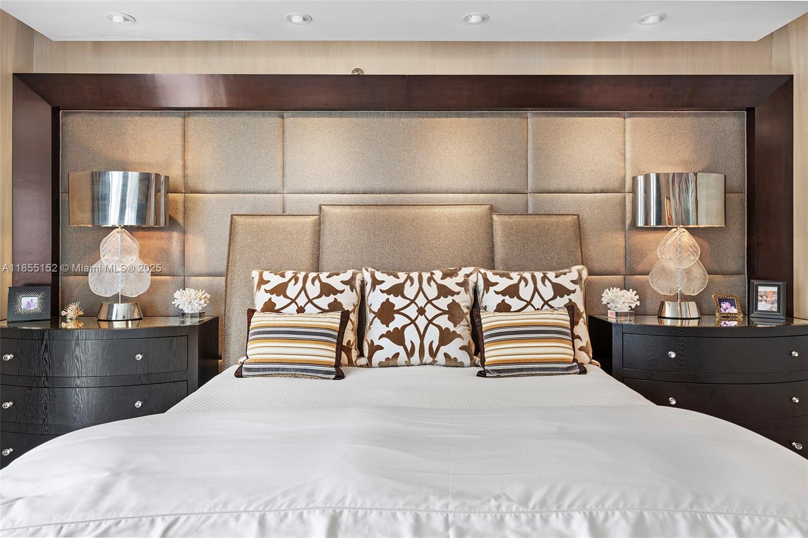 ICON CONDO - Residential