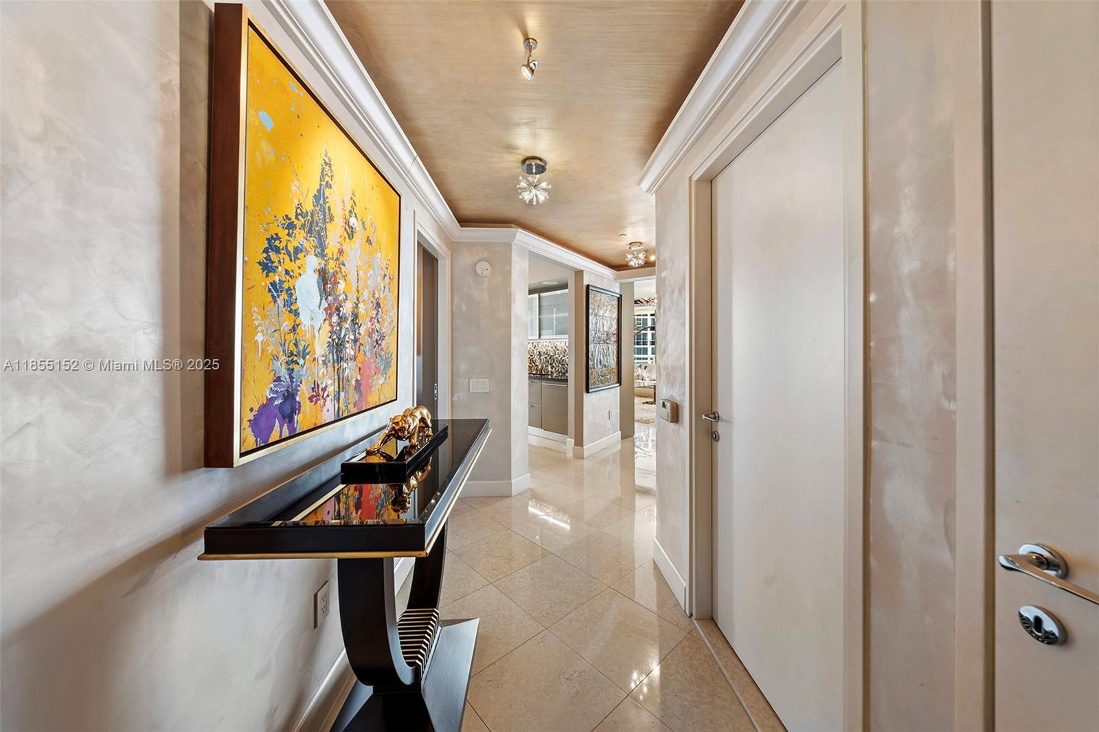 ICON CONDO - Residential