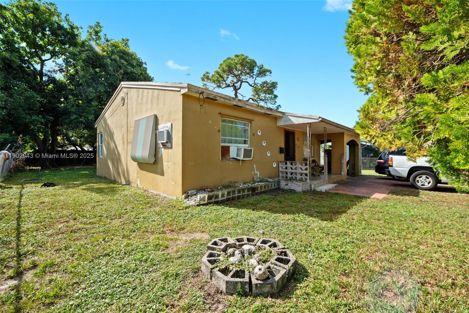 SUNSHINE MANOR - Residential