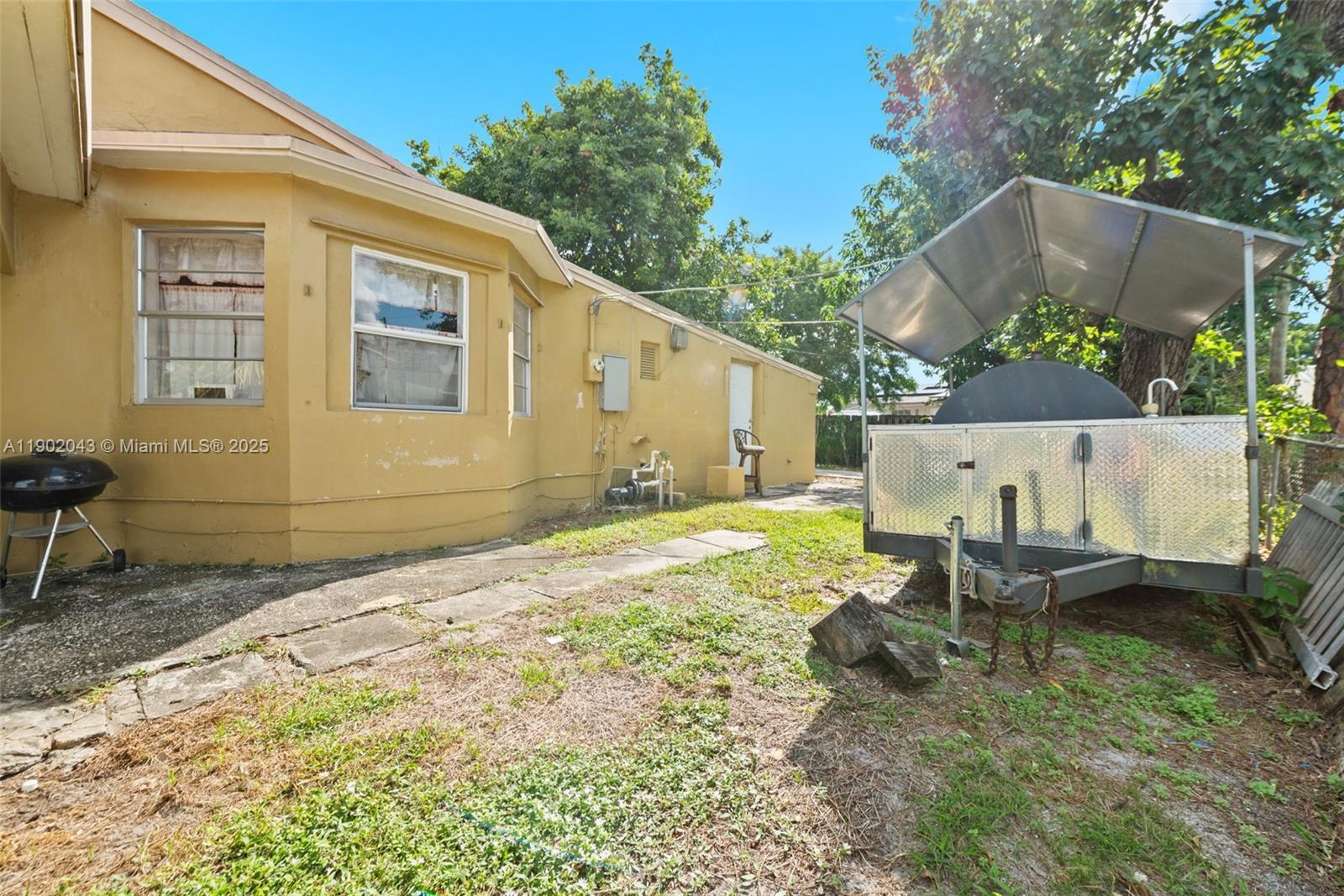 SUNSHINE MANOR - Residential