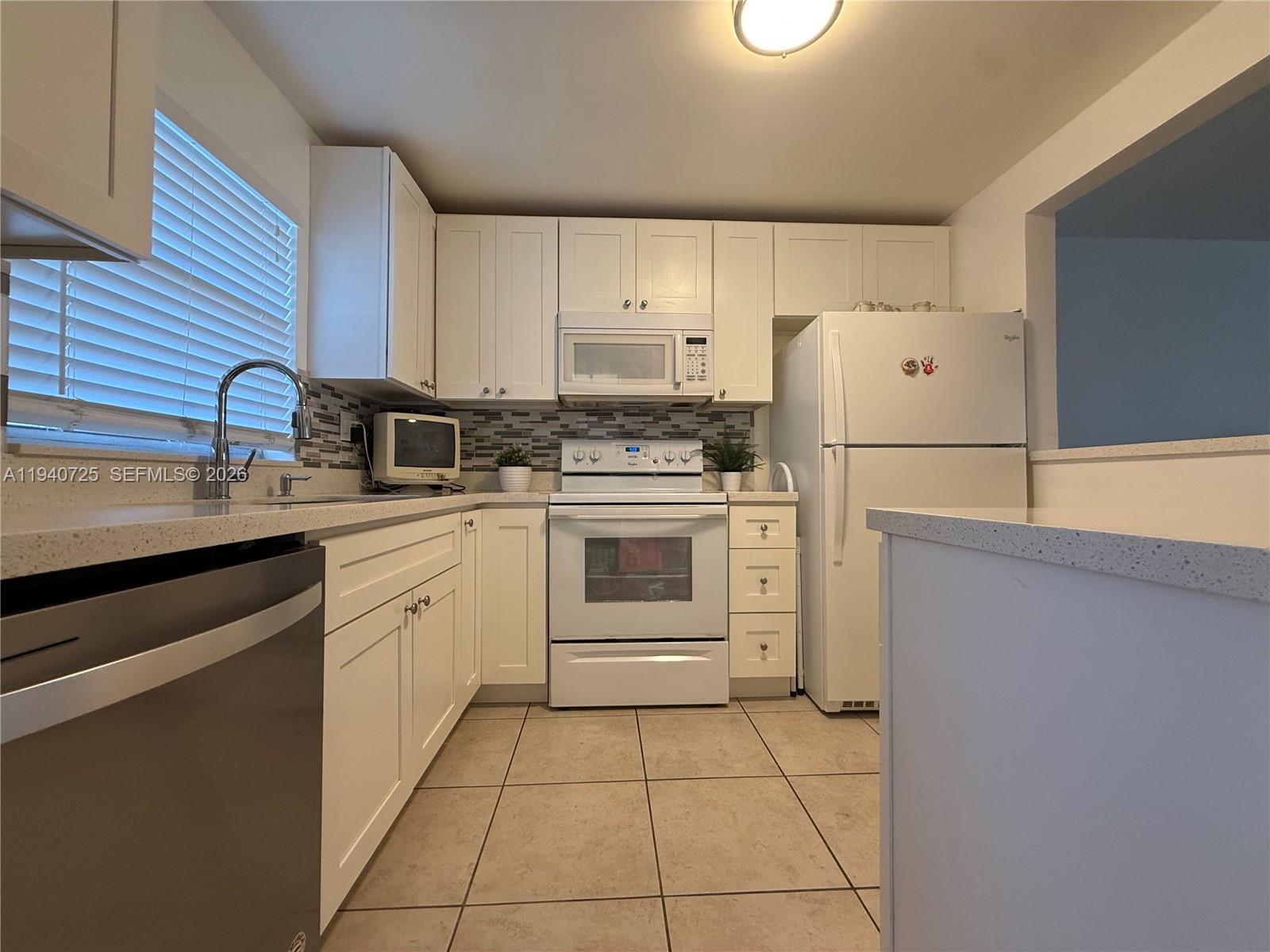 9540 Sunrise Lakes Blvd 208