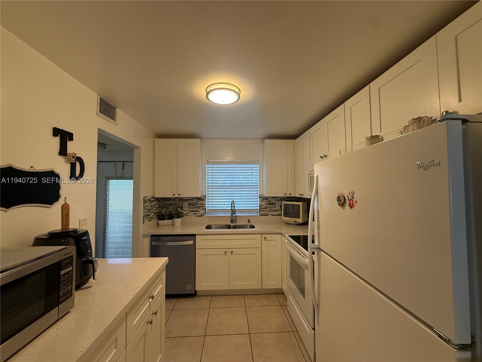 SUNRISE LAKES 140 CONDO - Residential