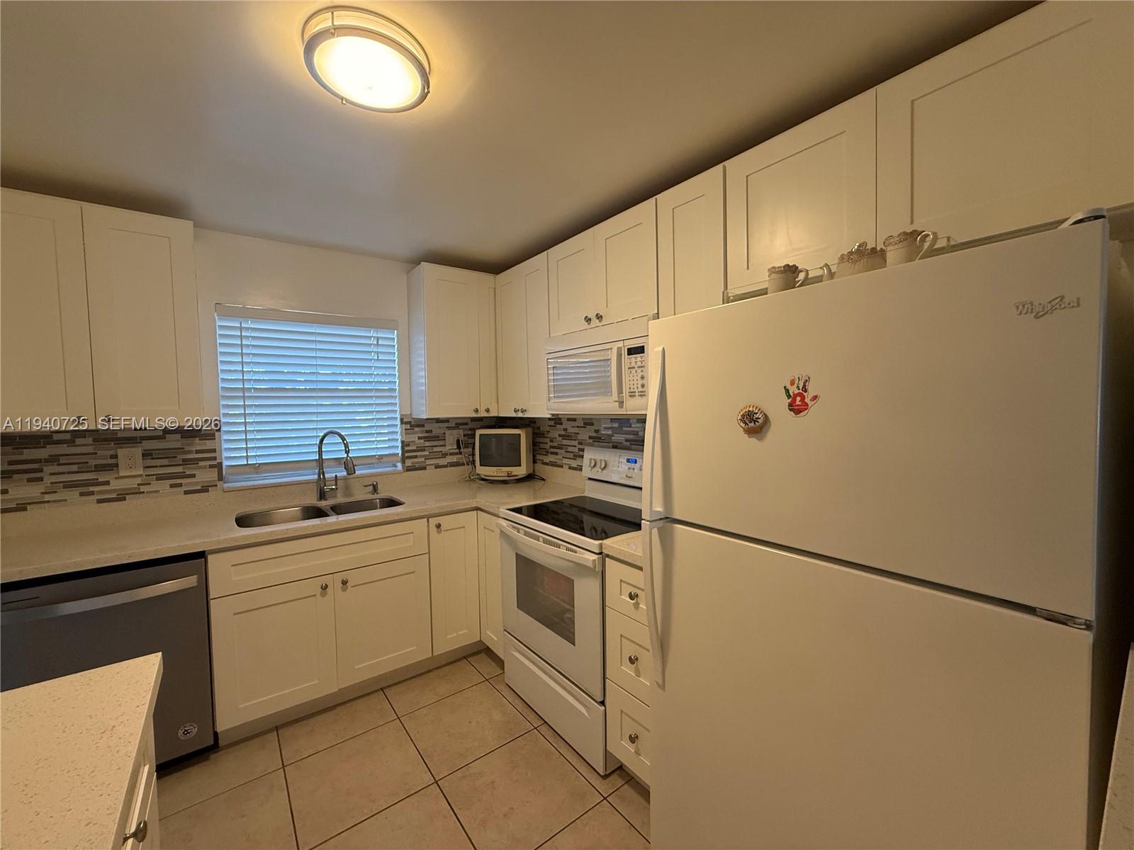 9540 Sunrise Lakes Blvd 208