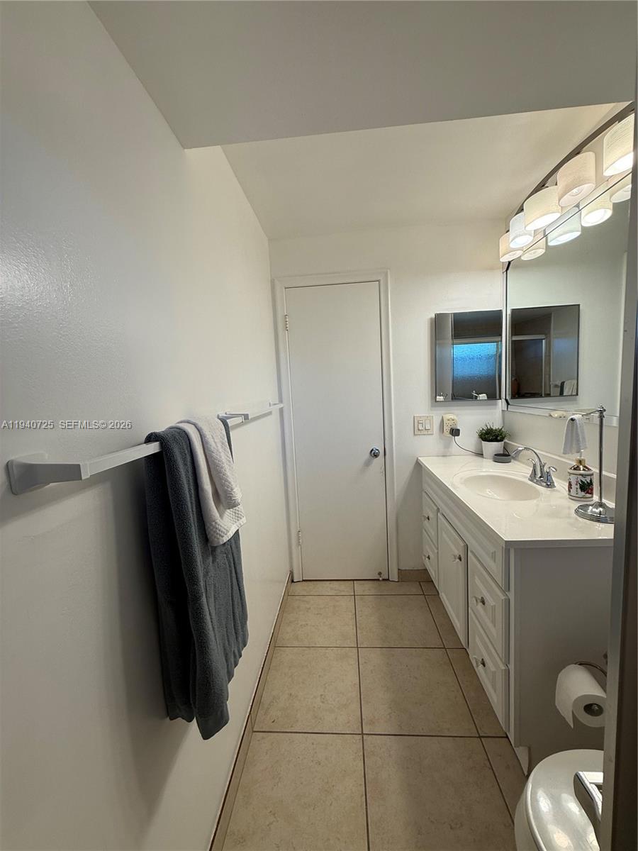 SUNRISE LAKES 140 CONDO - Residential