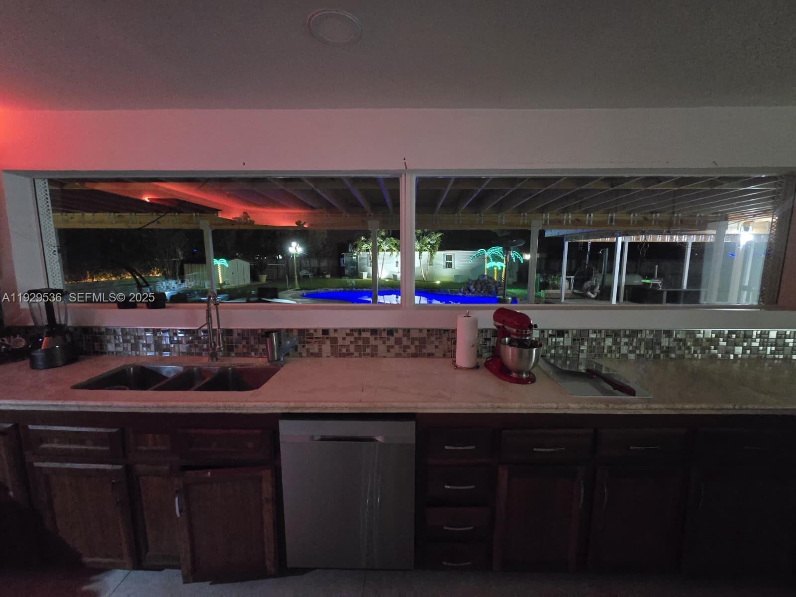 *PARADISE PINES - Residential