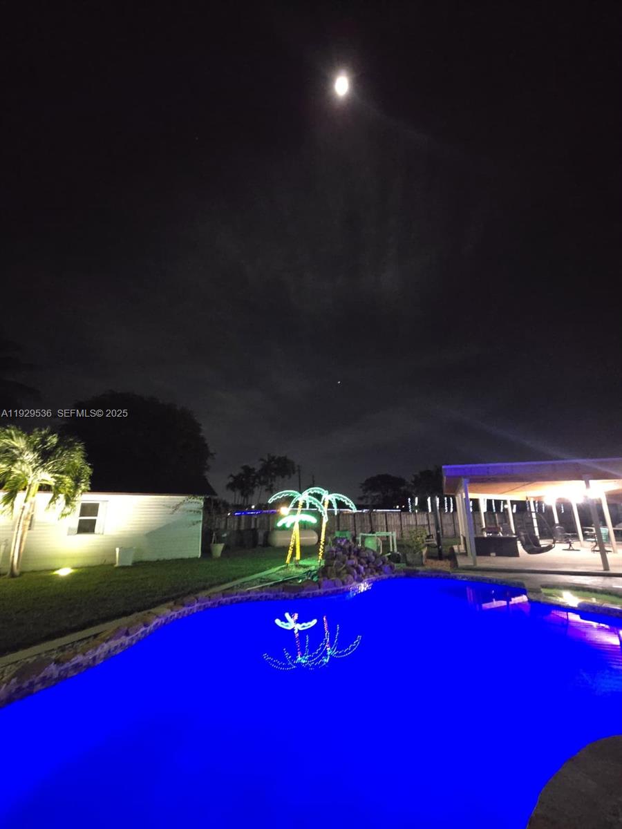 *PARADISE PINES - Residential