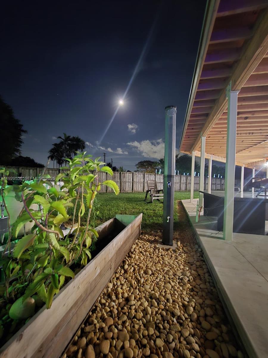 *PARADISE PINES - Residential