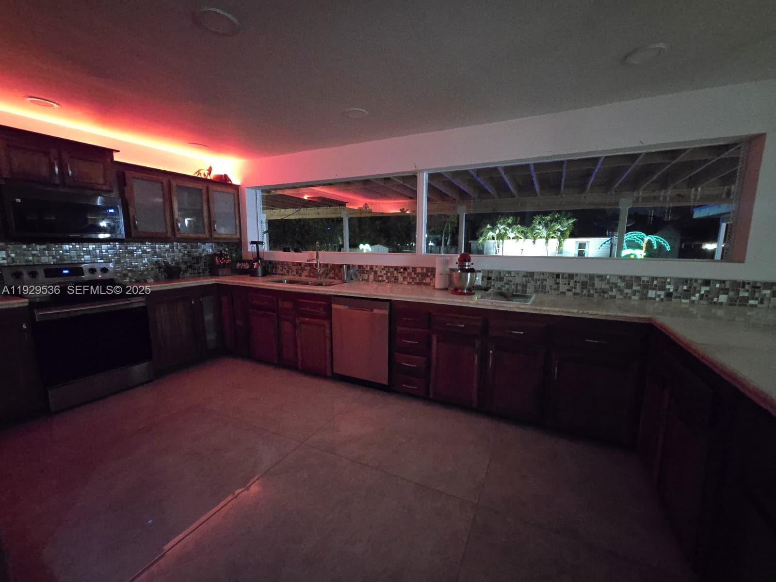 *PARADISE PINES - Residential