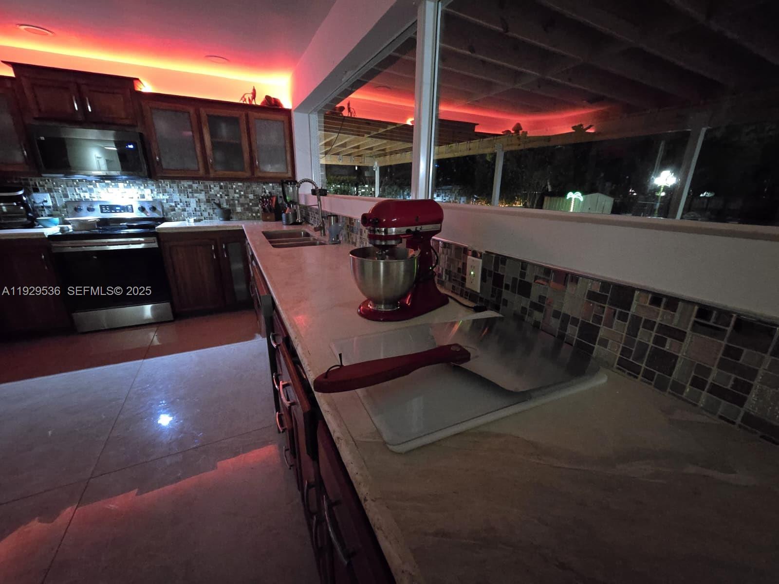 *PARADISE PINES - Residential