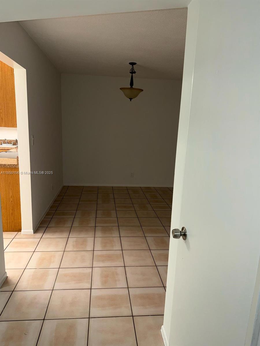 HAMPSHIRE VILLAS CONDO - Residential Lease