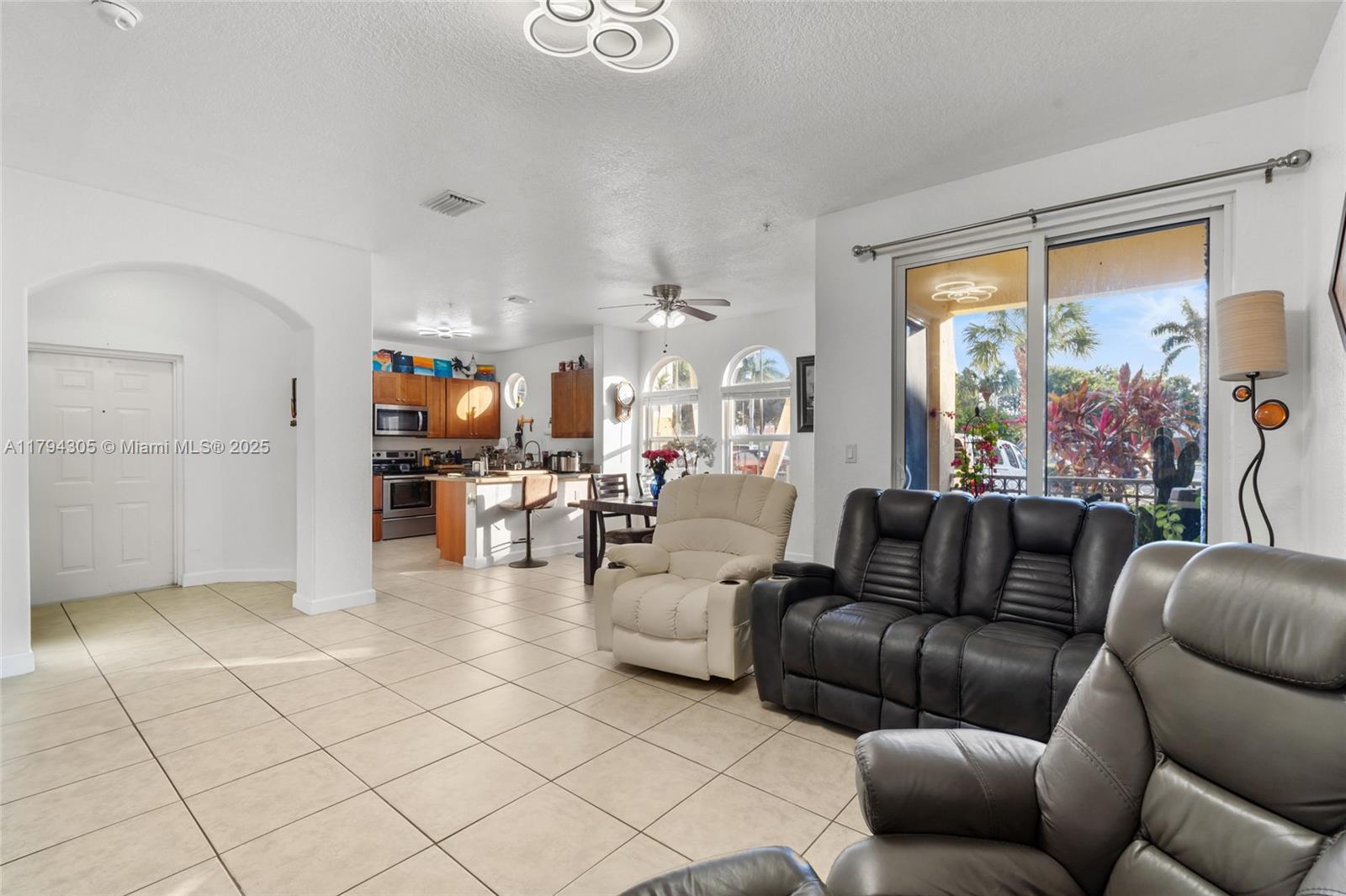 FONTAINBLEAU LAKES COURTY - Residential