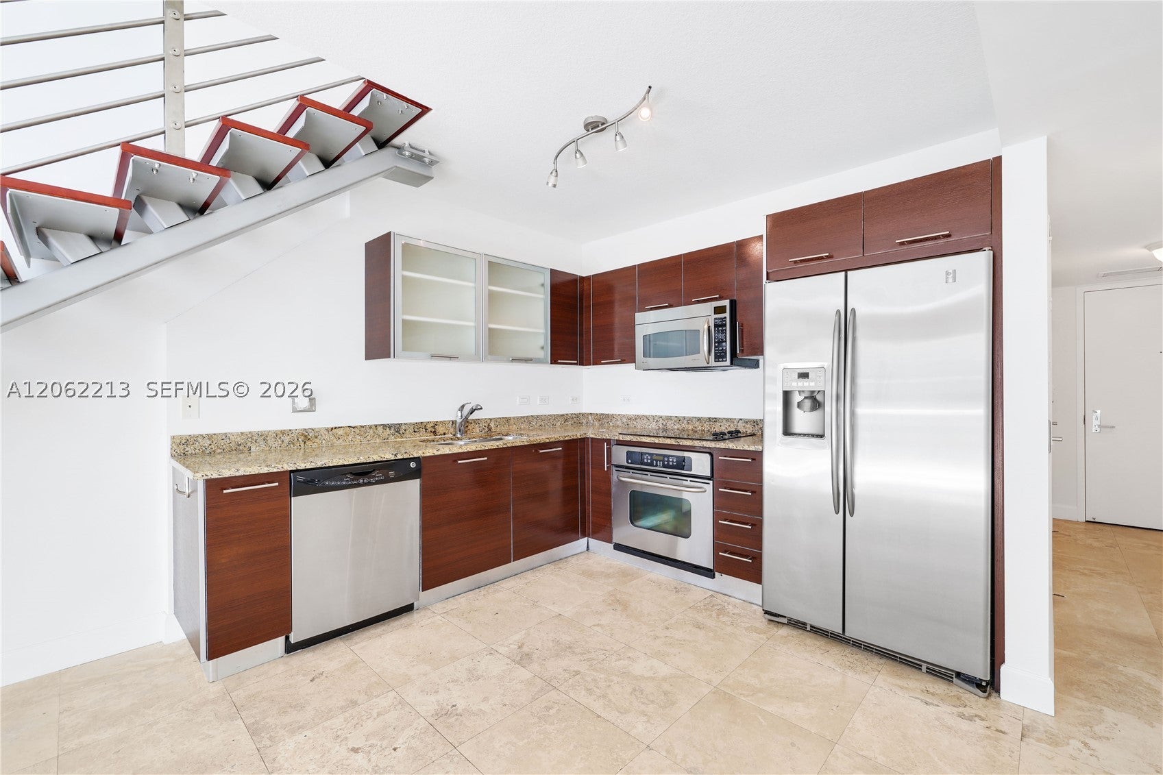 41 SE 5th St 906