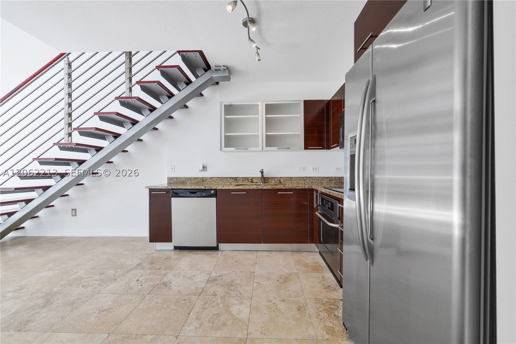 41 SE 5th St 906