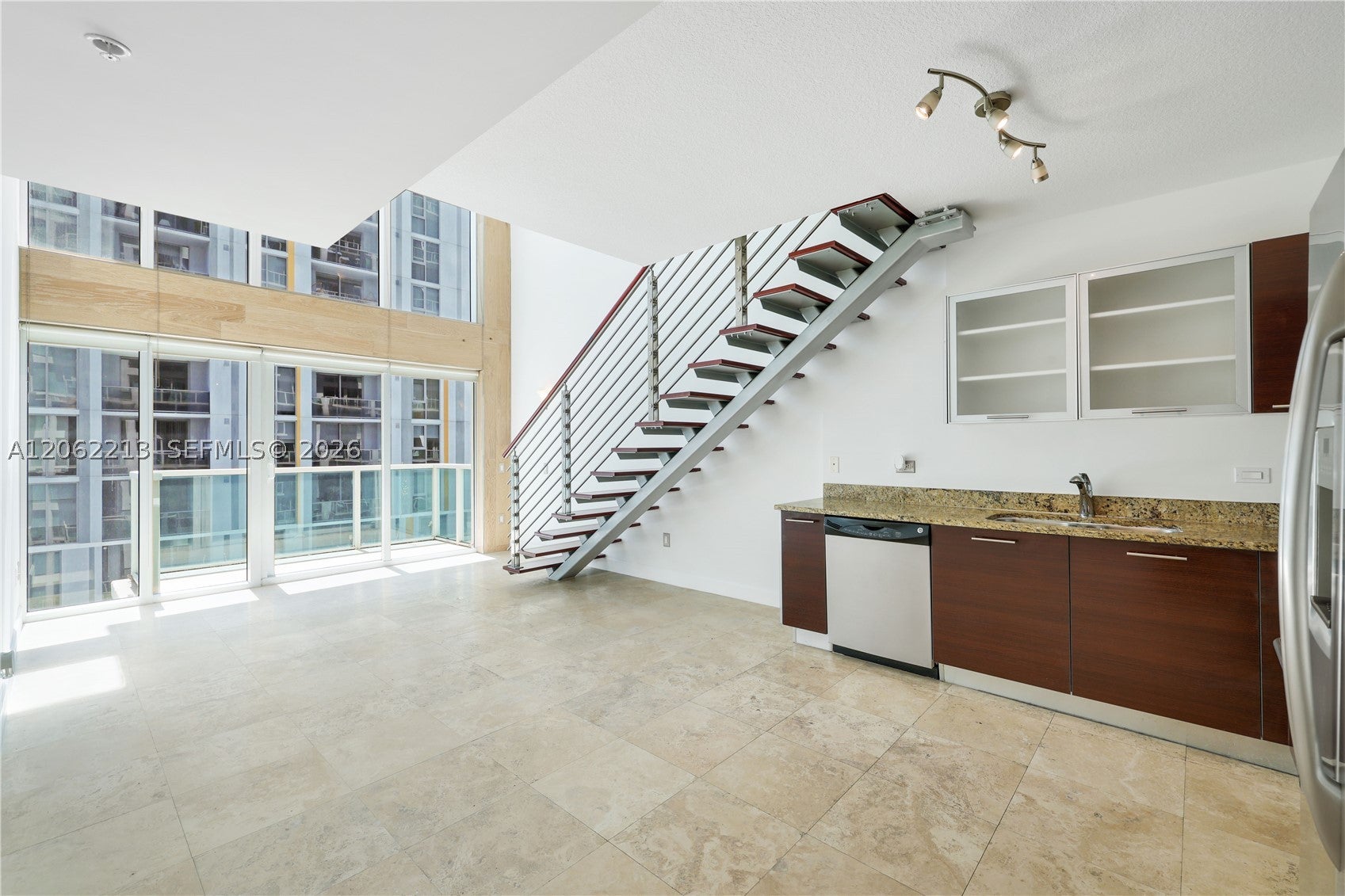 41 SE 5th St 906
