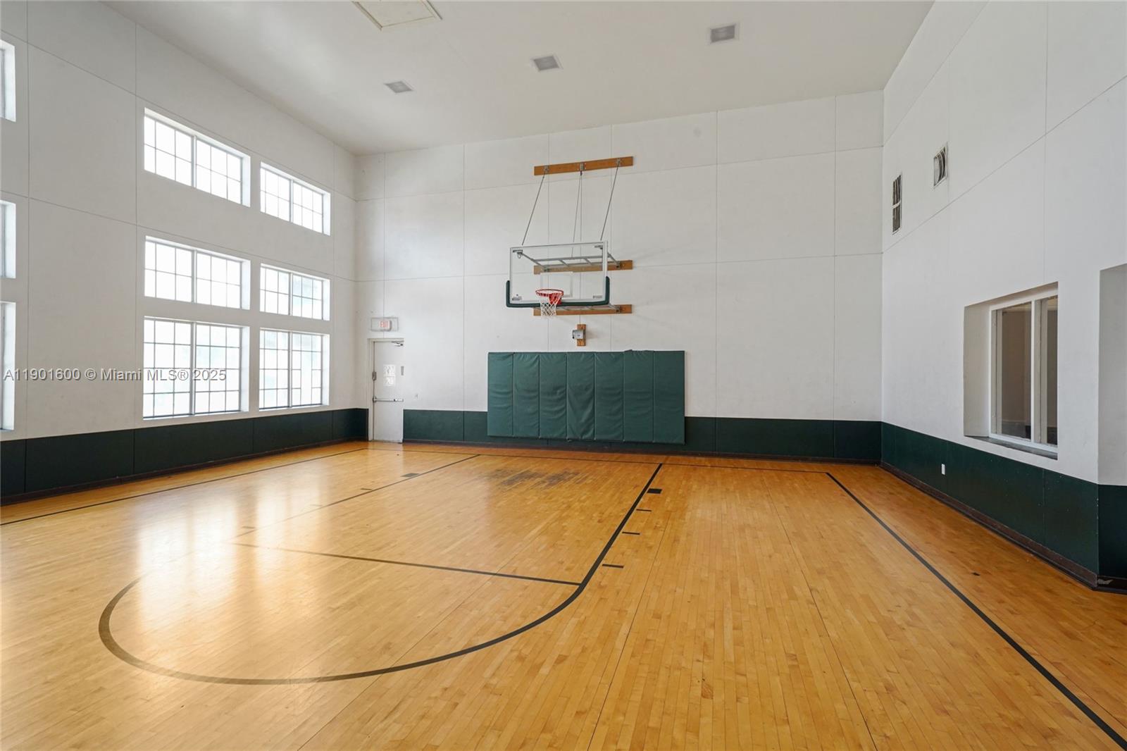 PALMS POINT CONDO - Residential Lease