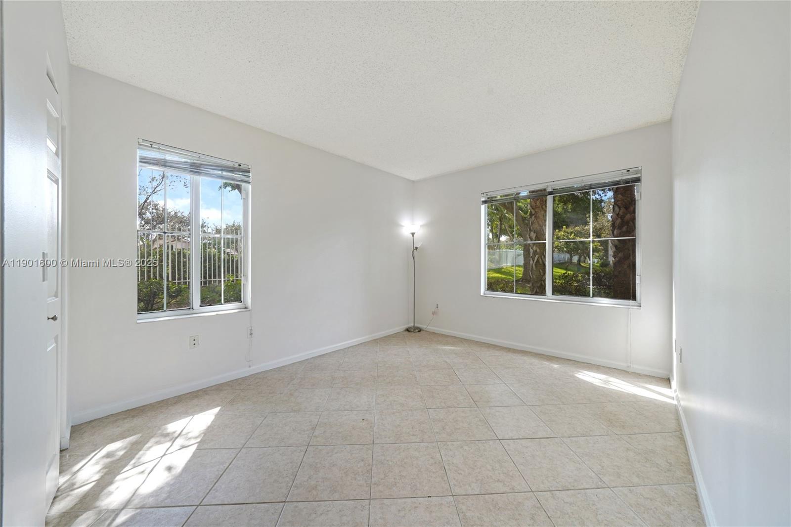 PALMS POINT CONDO - Residential Lease