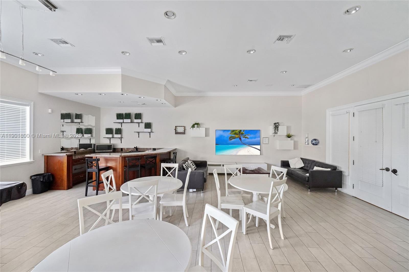 PALMS POINT CONDO - Residential Lease