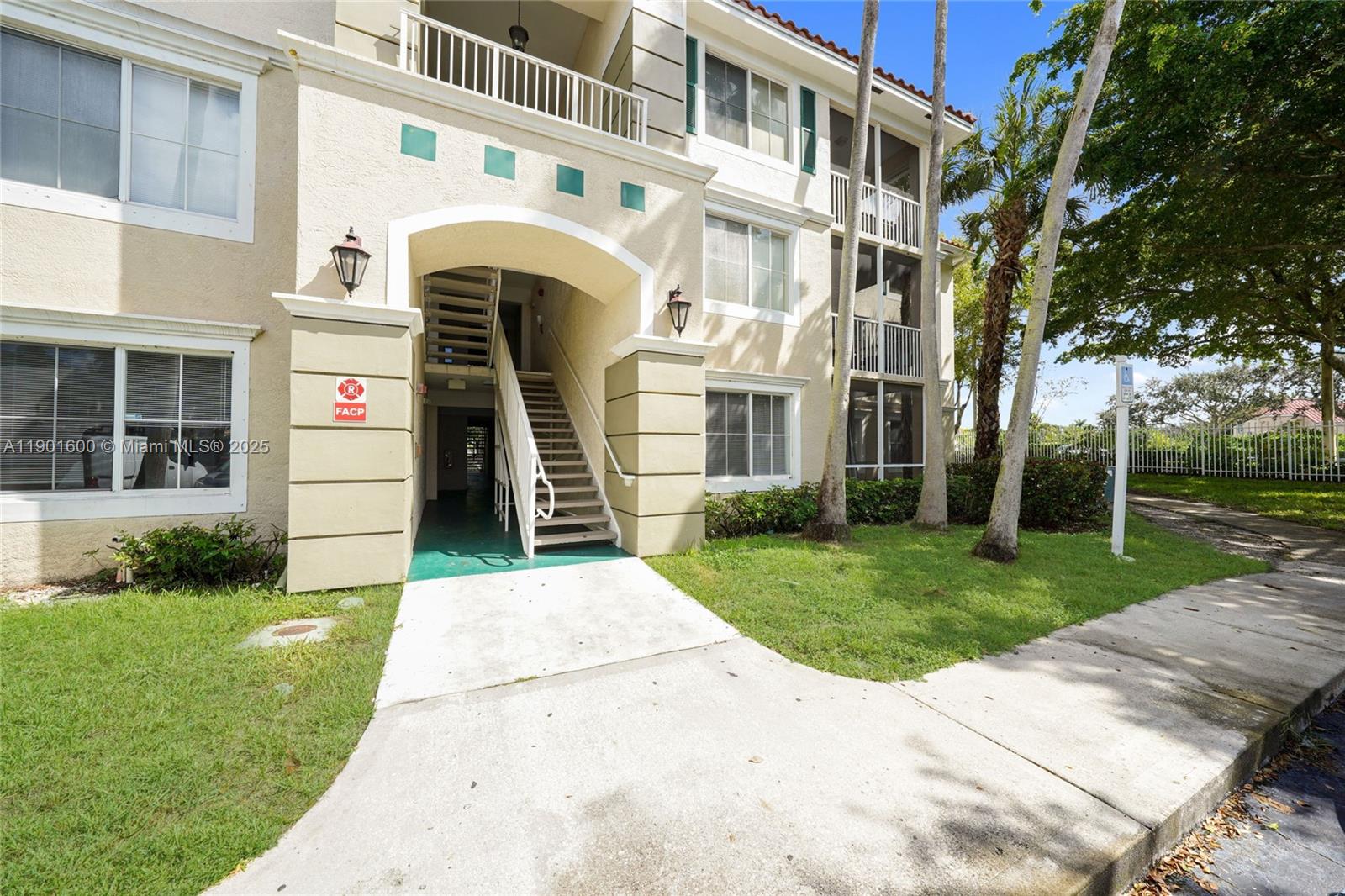 PALMS POINT CONDO - Residential Lease