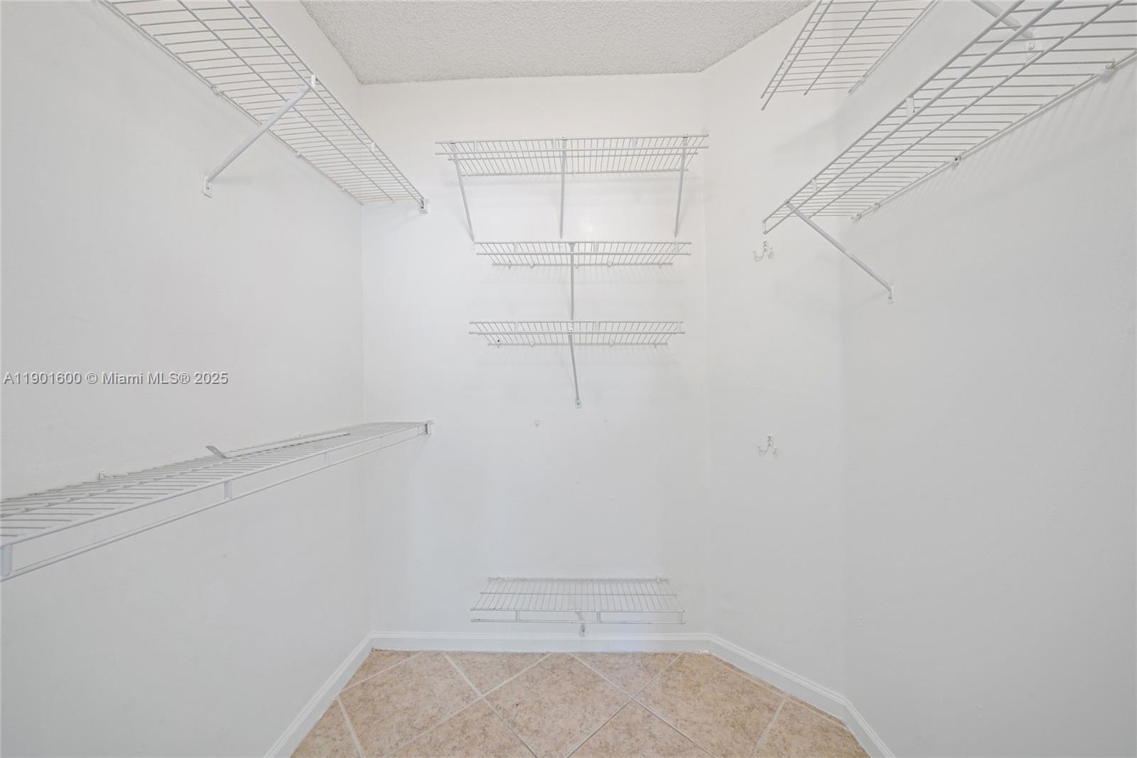 PALMS POINT CONDO - Residential Lease