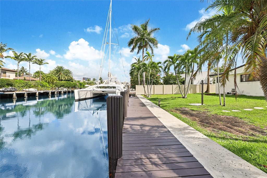 Photo of 536 Hibiscus Dr #., Hallandale Beach, FL 33009 (MLS # A12085211)