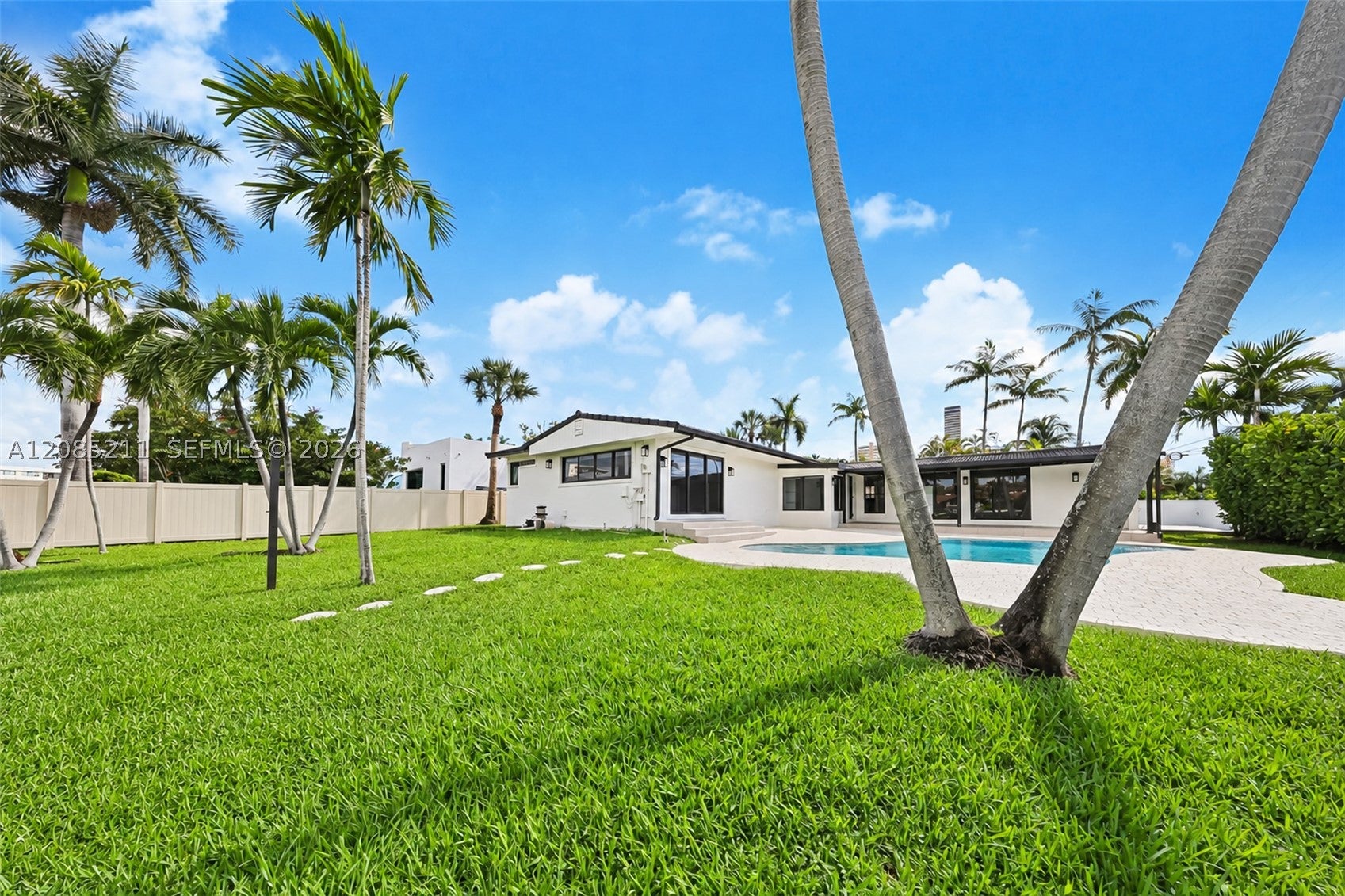 536 Hibiscus Dr .