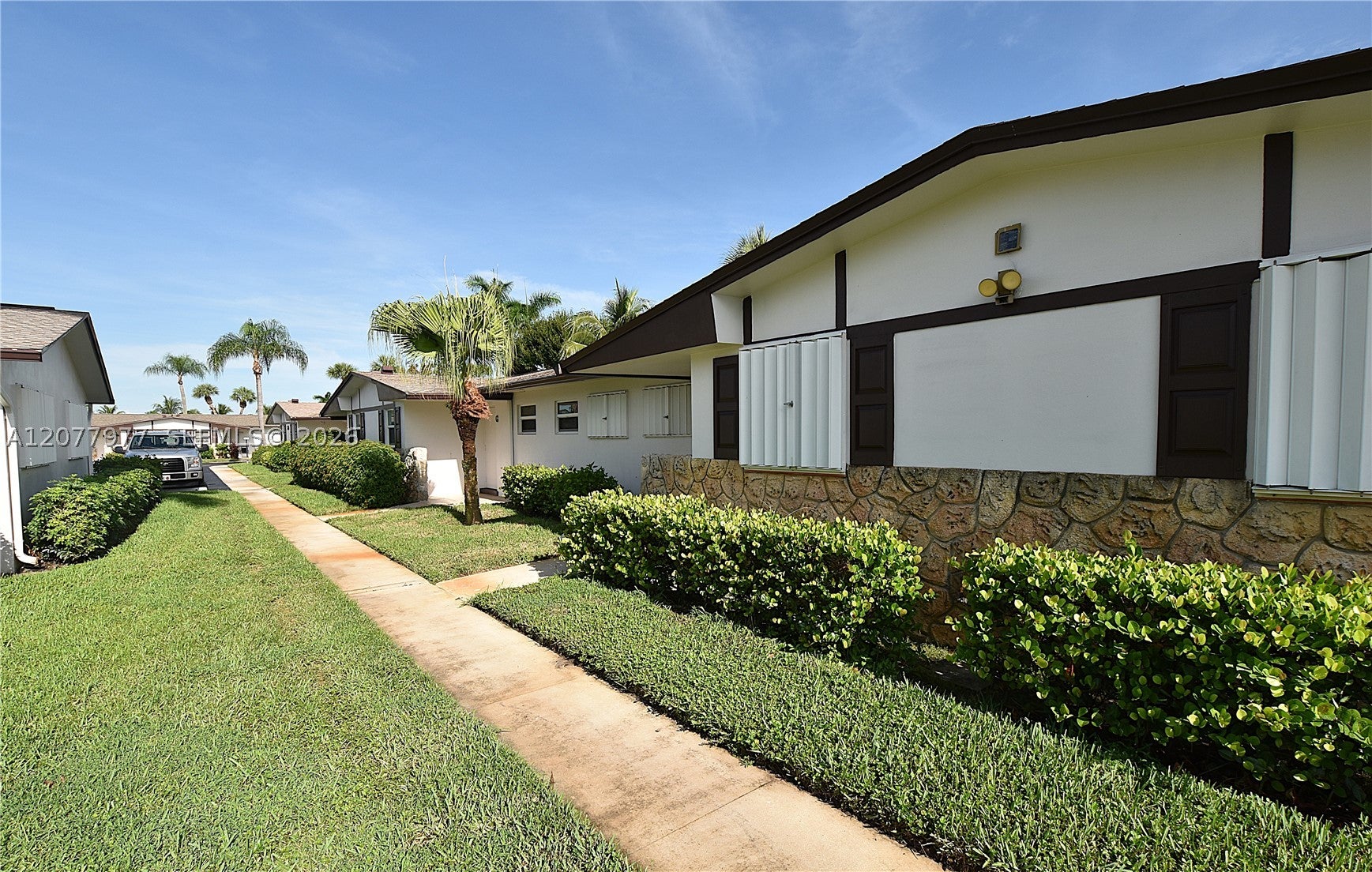 2971 Crosley Dr W DR