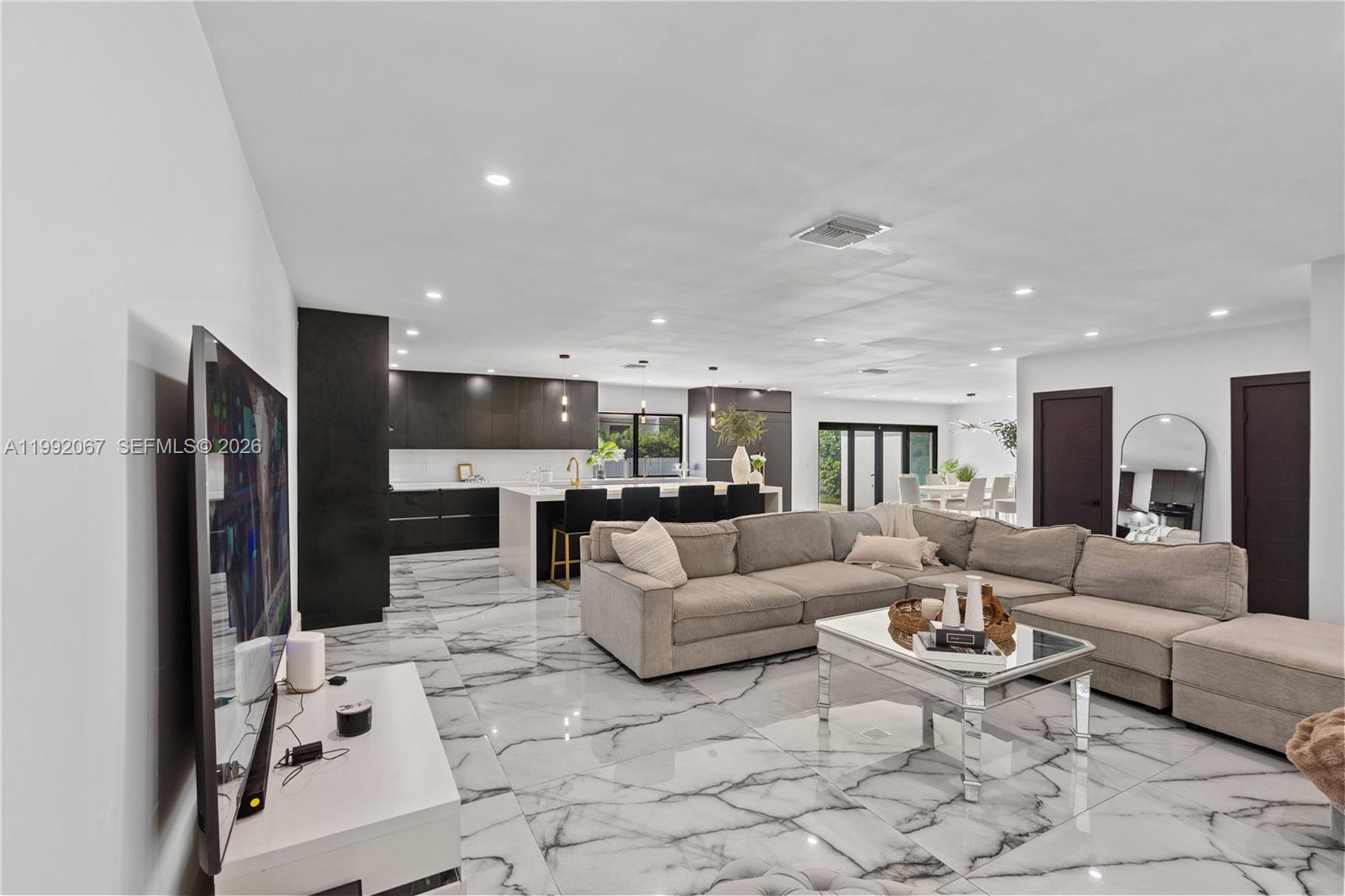 SKYLAKE MANORS - Residential