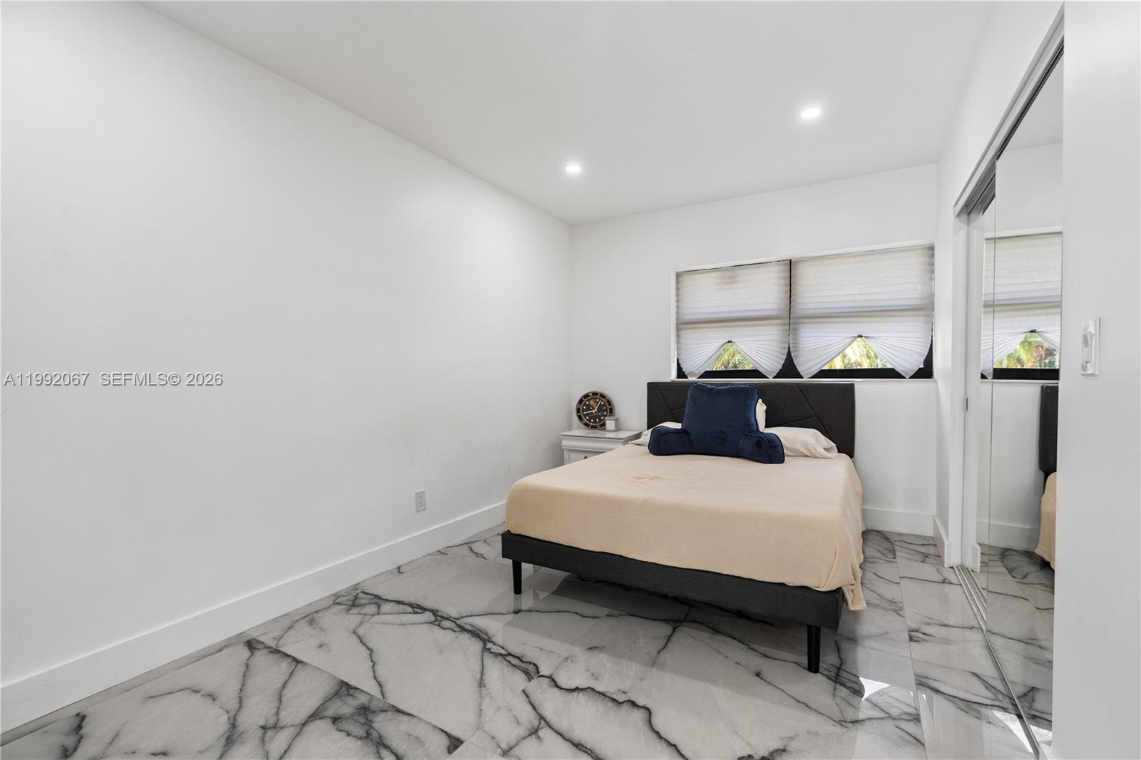 SKYLAKE MANORS - Residential