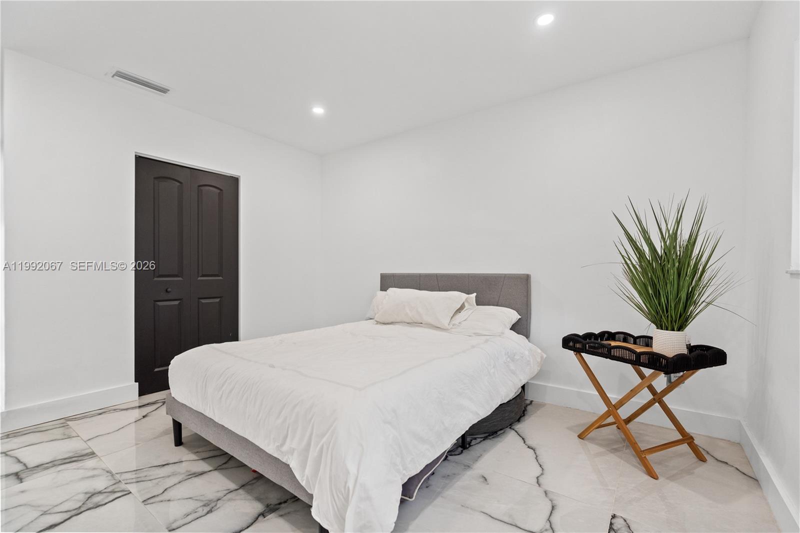 SKYLAKE MANORS - Residential
