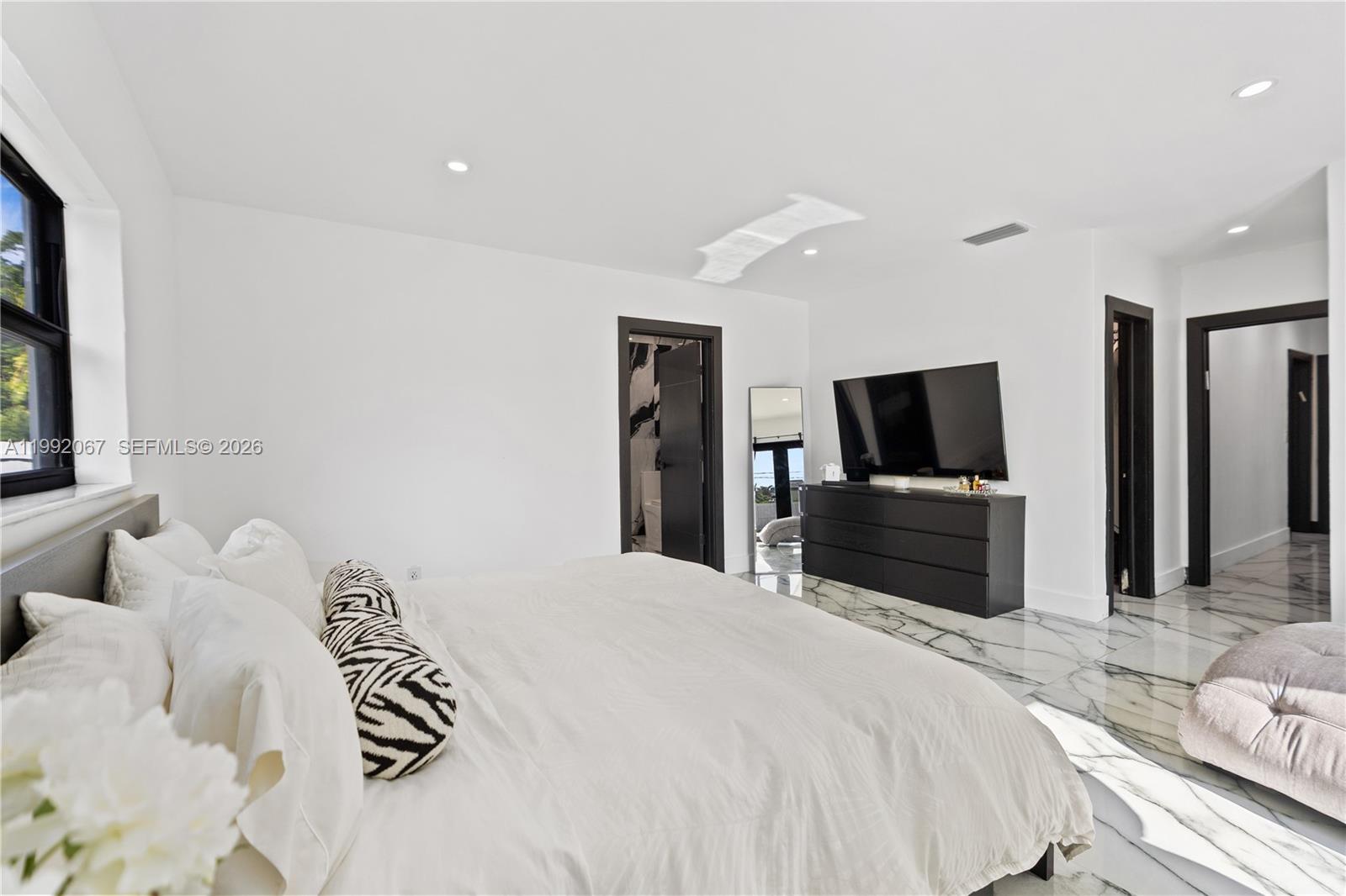 SKYLAKE MANORS - Residential