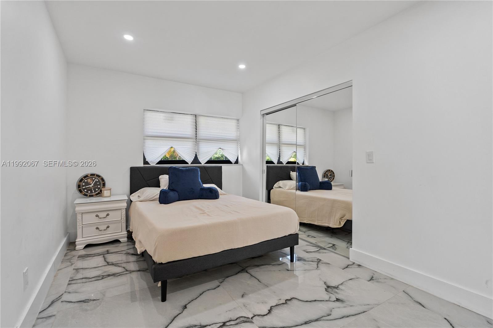 SKYLAKE MANORS - Residential
