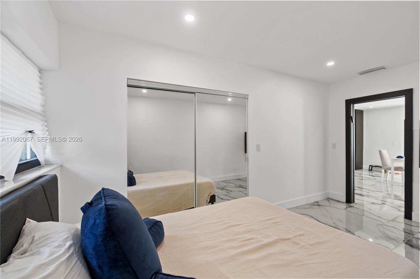 SKYLAKE MANORS - Residential