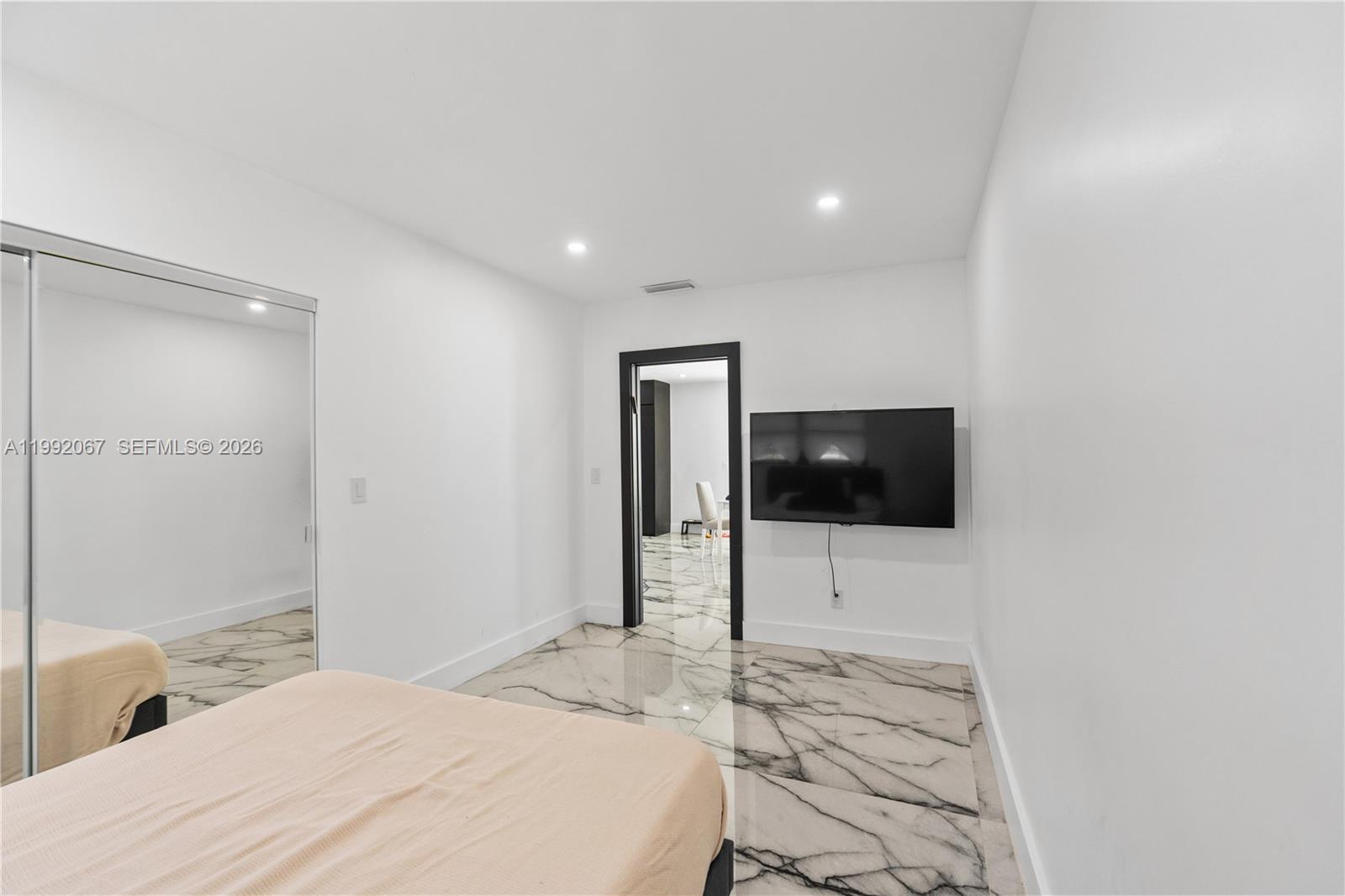 SKYLAKE MANORS - Residential