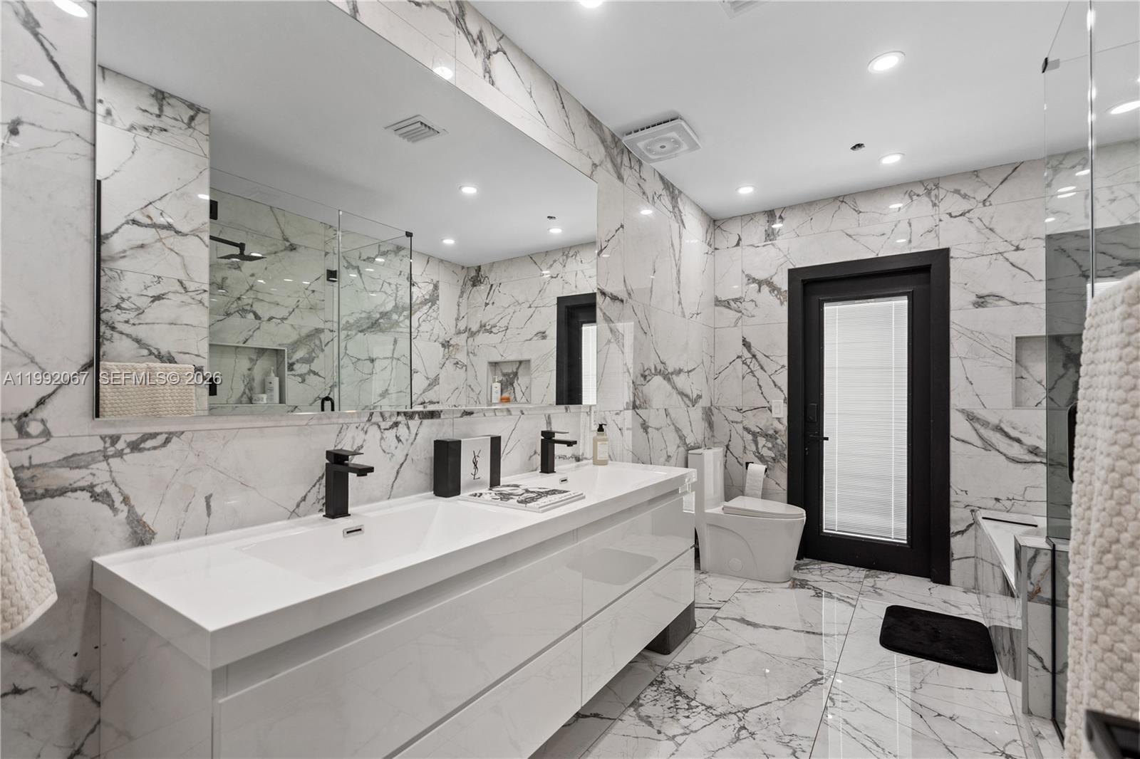 SKYLAKE MANORS - Residential