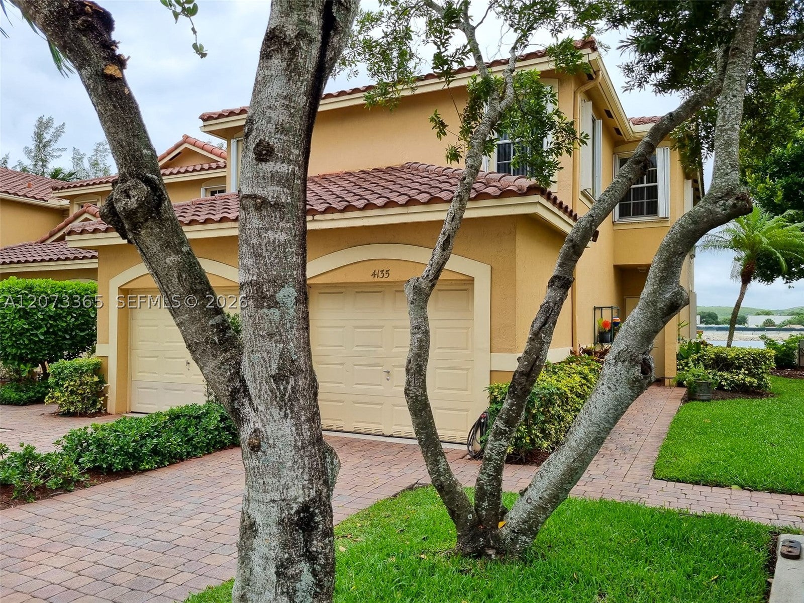 4135 Crystal Lake Dr