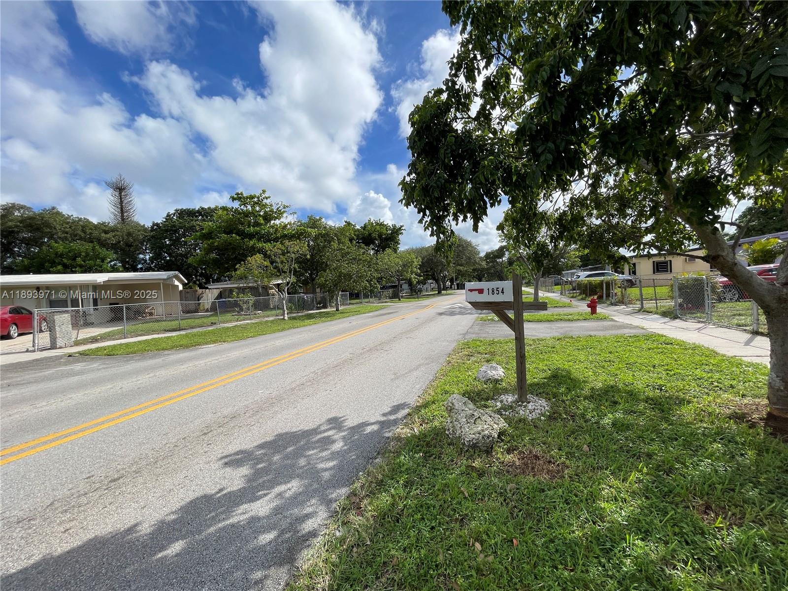 Lauderdale Manor - Residential