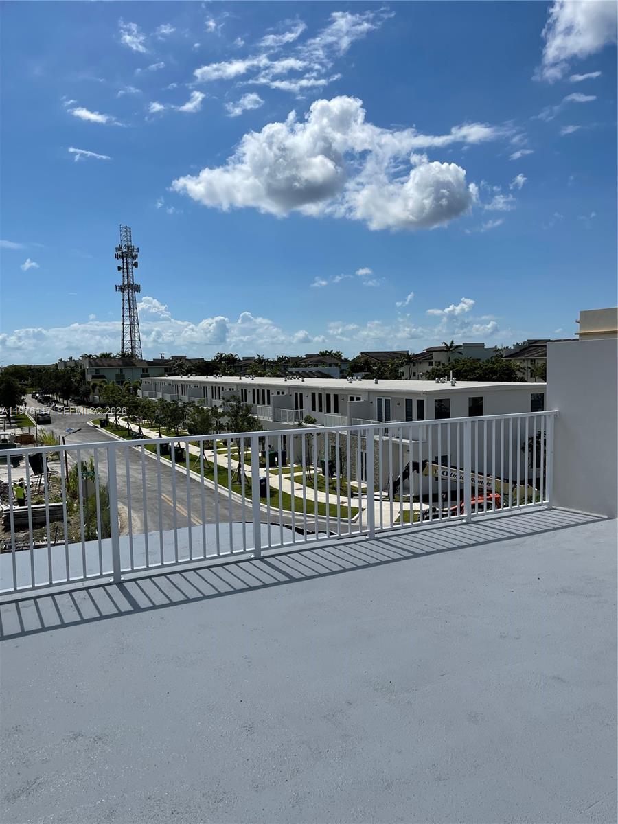 PARADISE ONE - Residential Lease