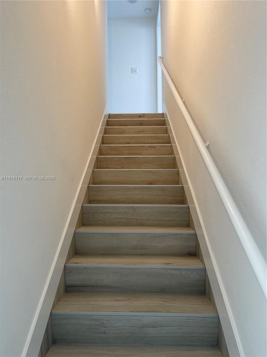 PARADISE ONE - Residential Lease