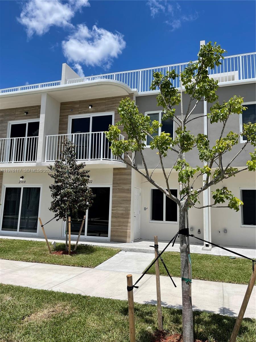 PARADISE ONE - Residential Lease