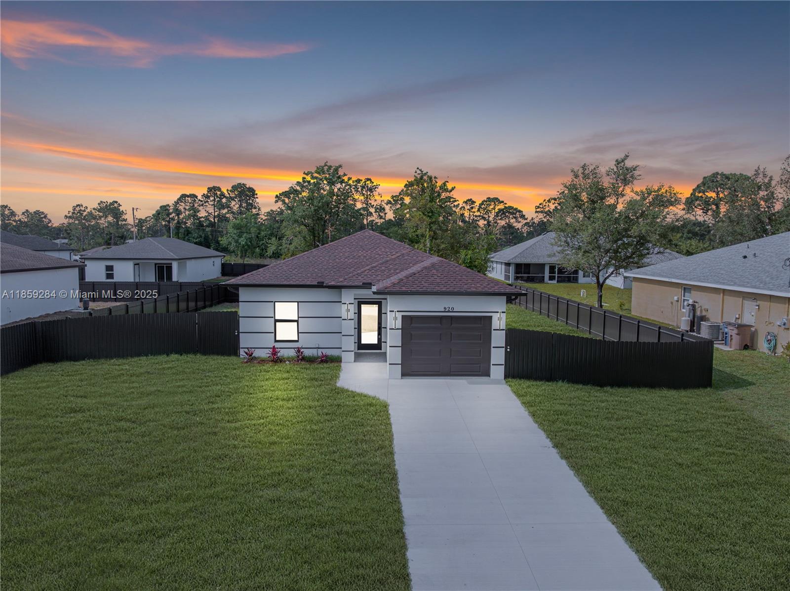 922 E BARTON
