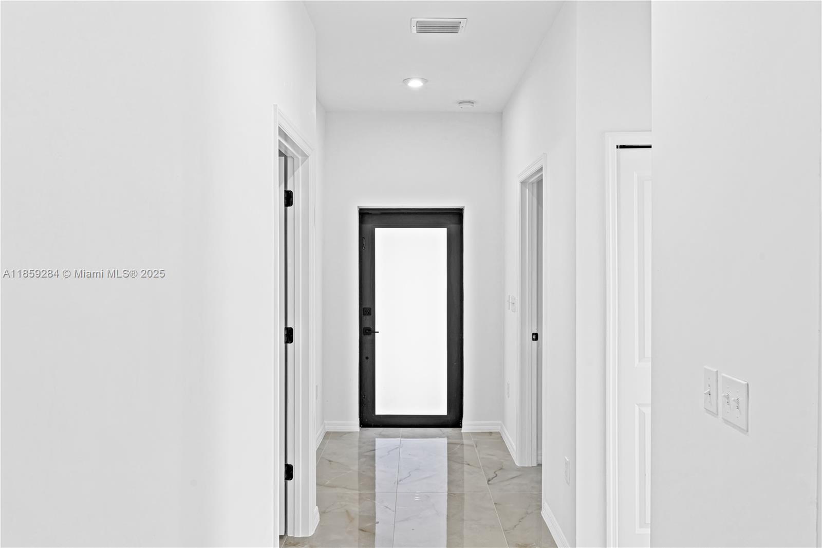 922 E BARTON