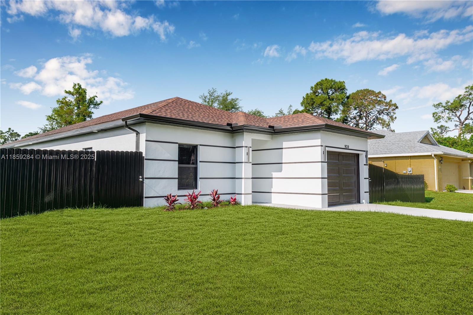 922 E BARTON