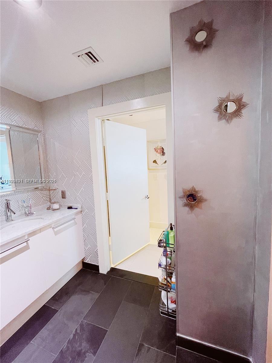 900 BISCAYNE BAY CONDO - Residential Lease