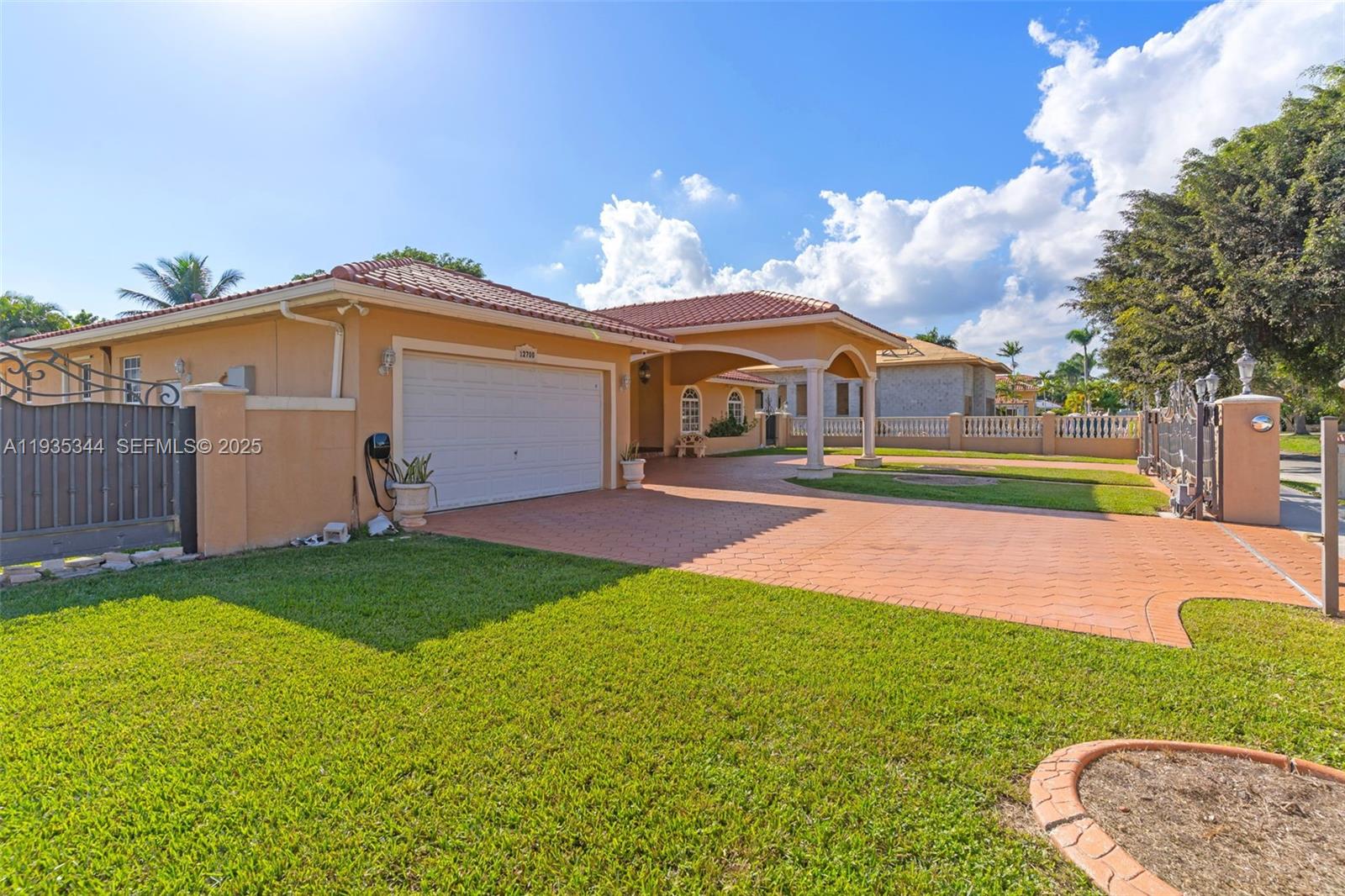 SOUTH SPRINGS HOMES - Residential