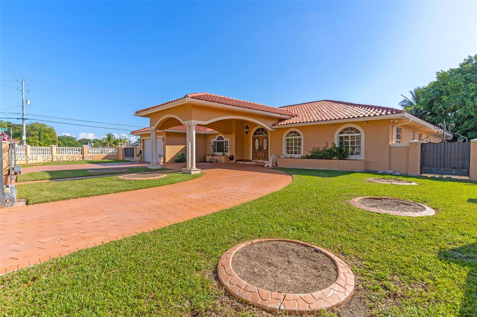 SOUTH SPRINGS HOMES - Residential